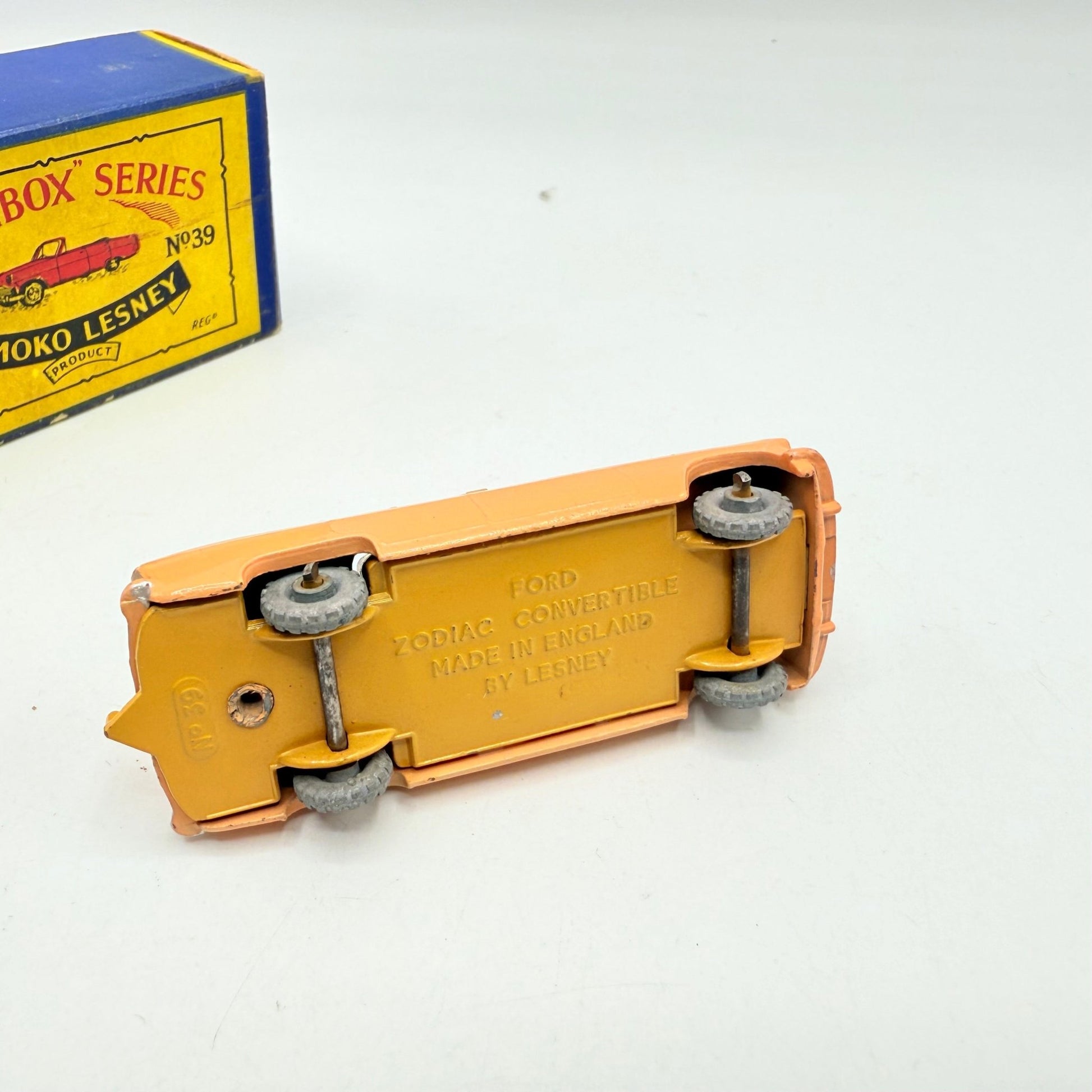 Matchbox Lesney 39a Ford Zodiac Convertible RARE - Magic Matchbox