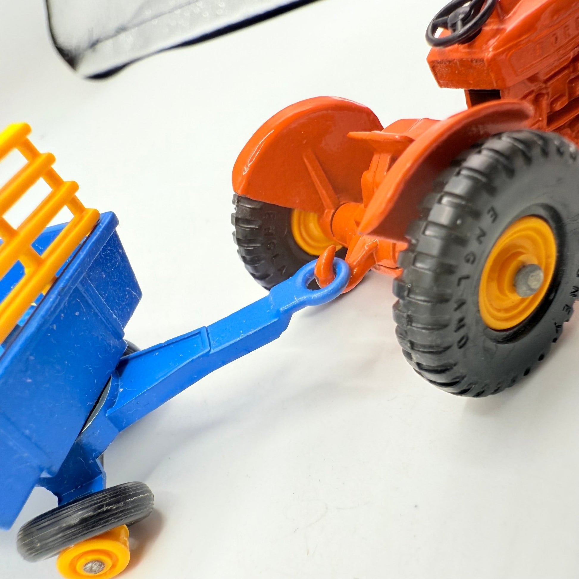 Matchbox Lesney 39c Tractor In Orange With Trailer - Magic Matchbox