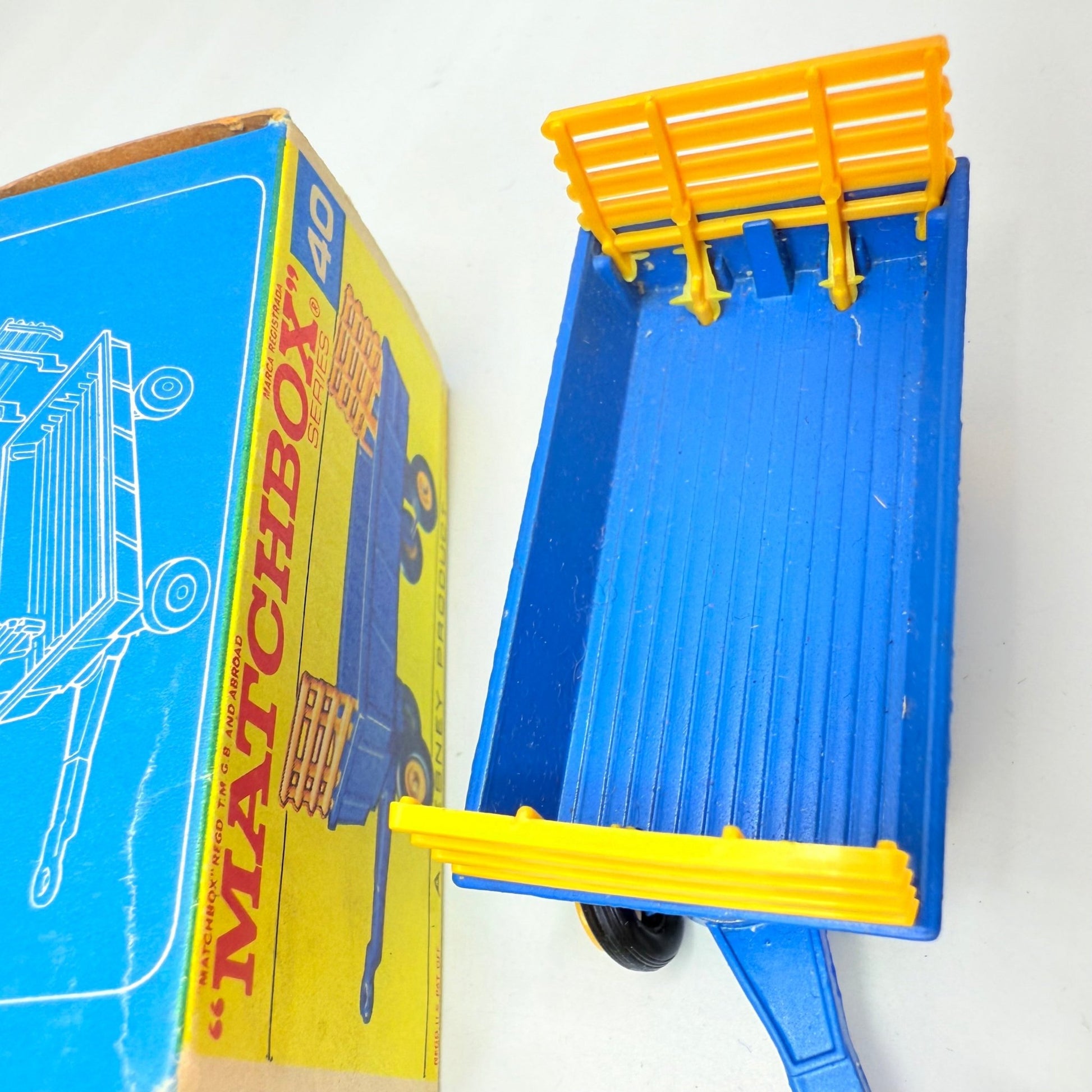 Matchbox Lesney 39c Tractor In Orange With Trailer - Magic Matchbox