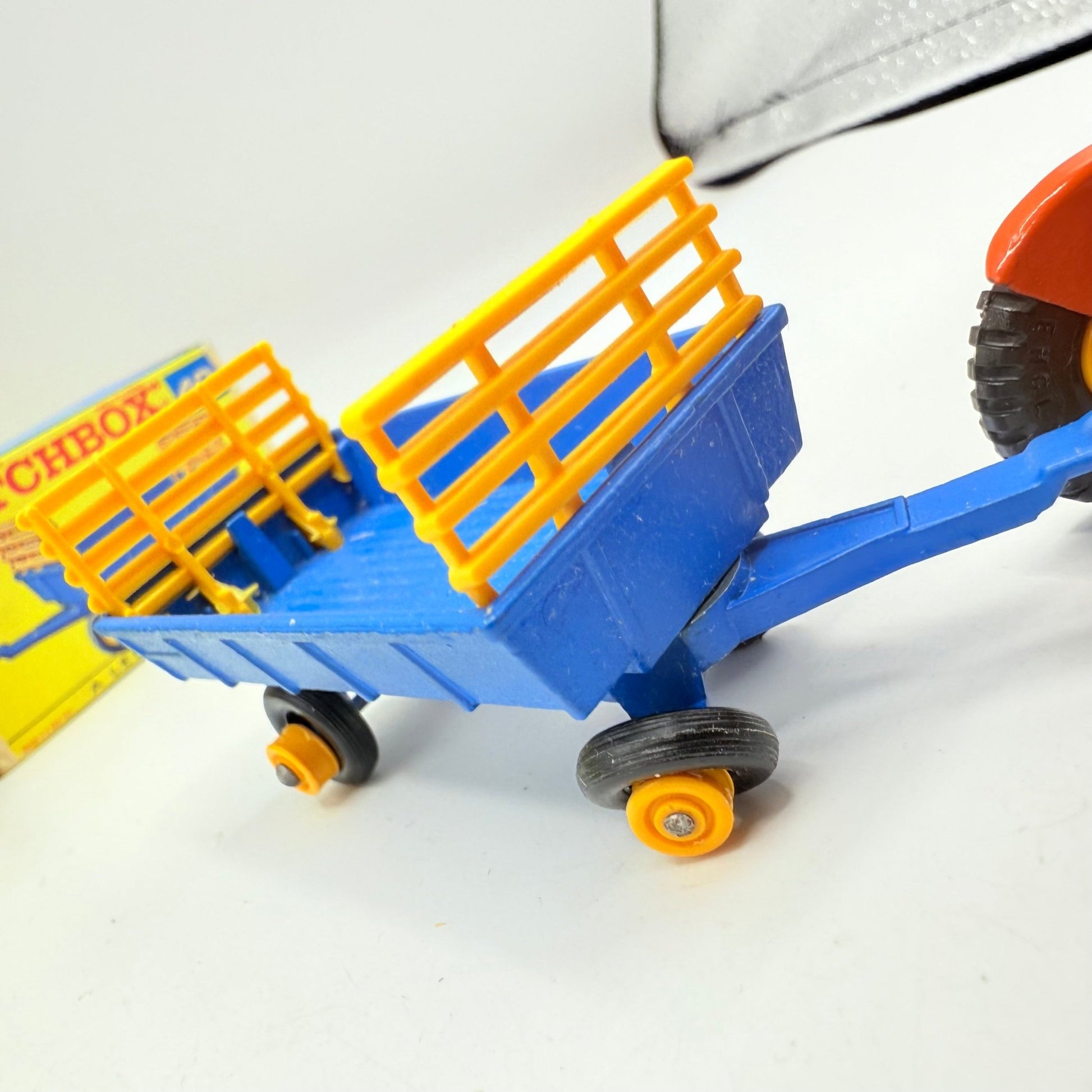 Matchbox Lesney 39c Tractor In Orange With Trailer - Magic Matchbox