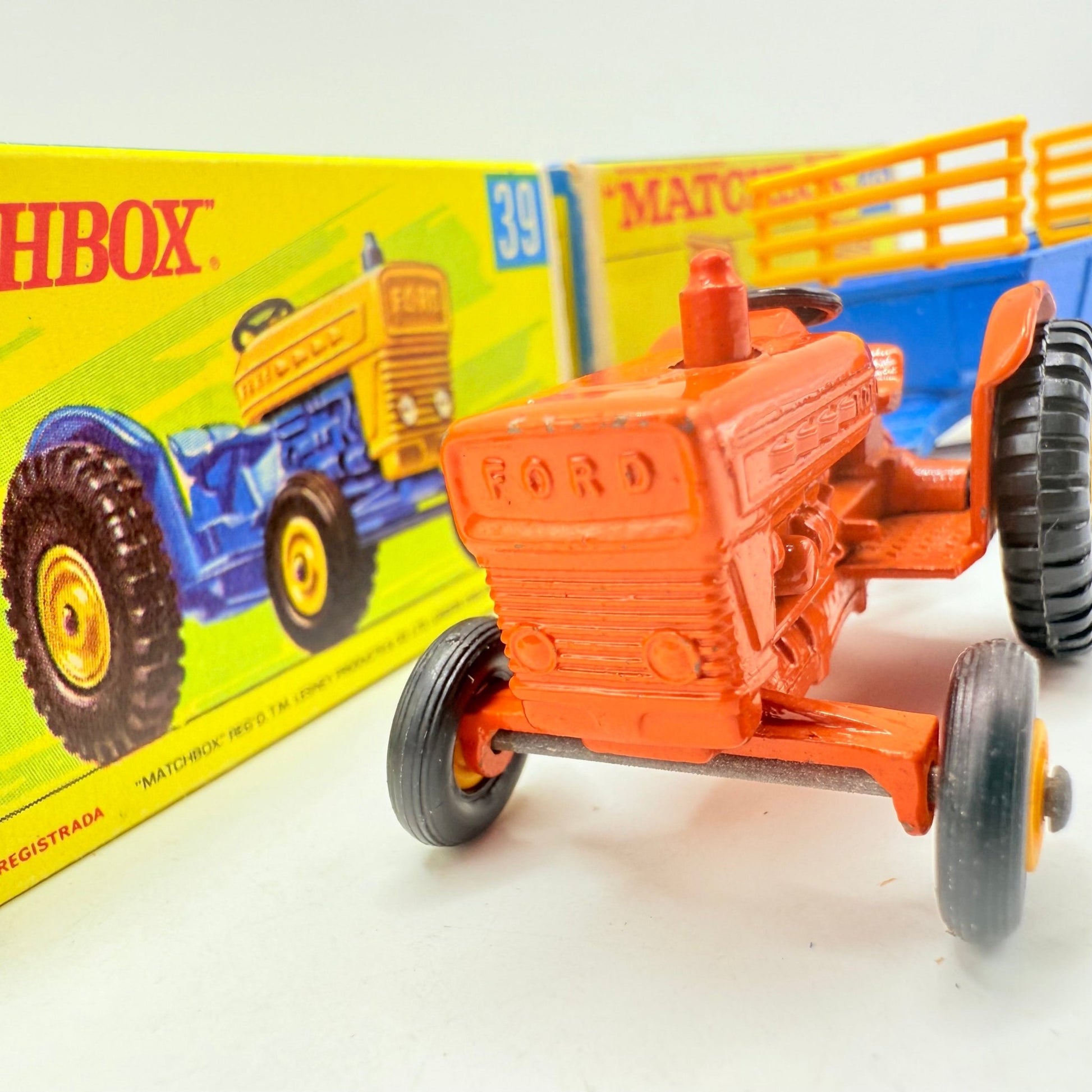 Matchbox Lesney 39c Tractor In Orange With Trailer - Magic Matchbox