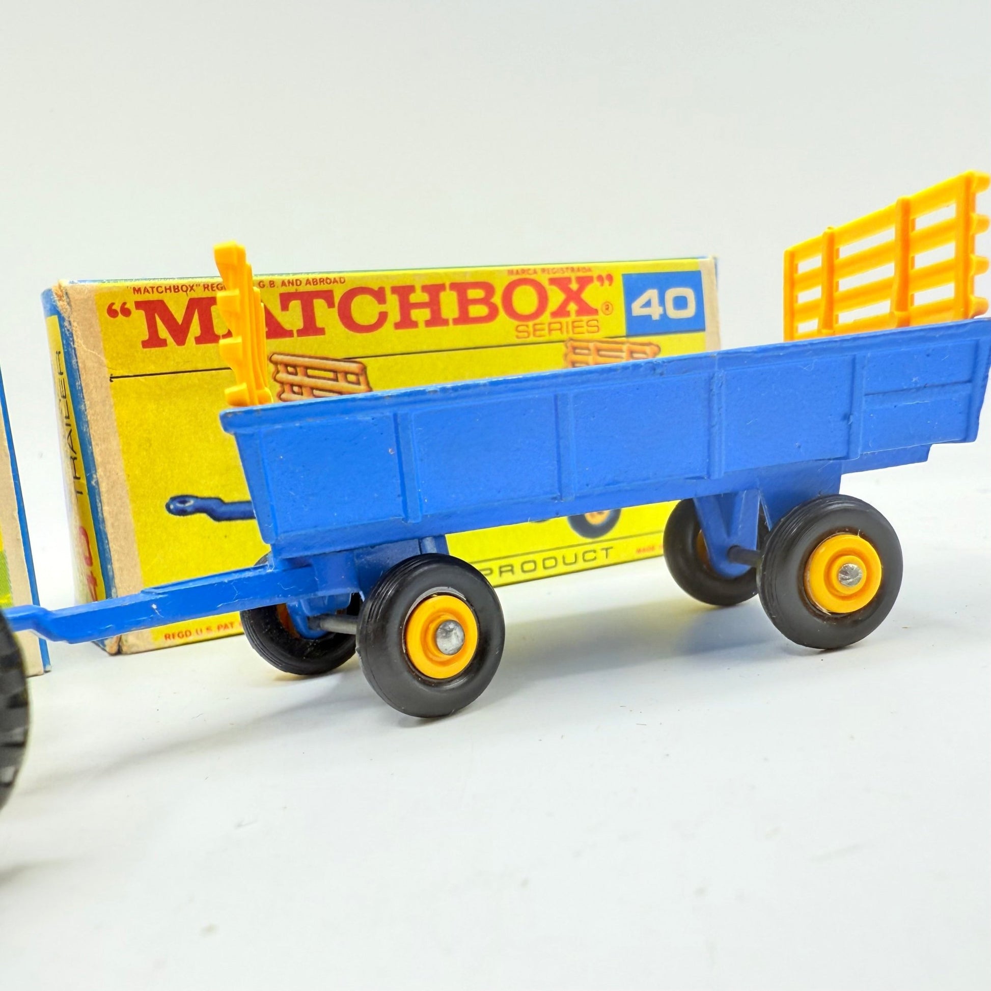 Matchbox Lesney 39c Tractor In Orange With Trailer - Magic Matchbox