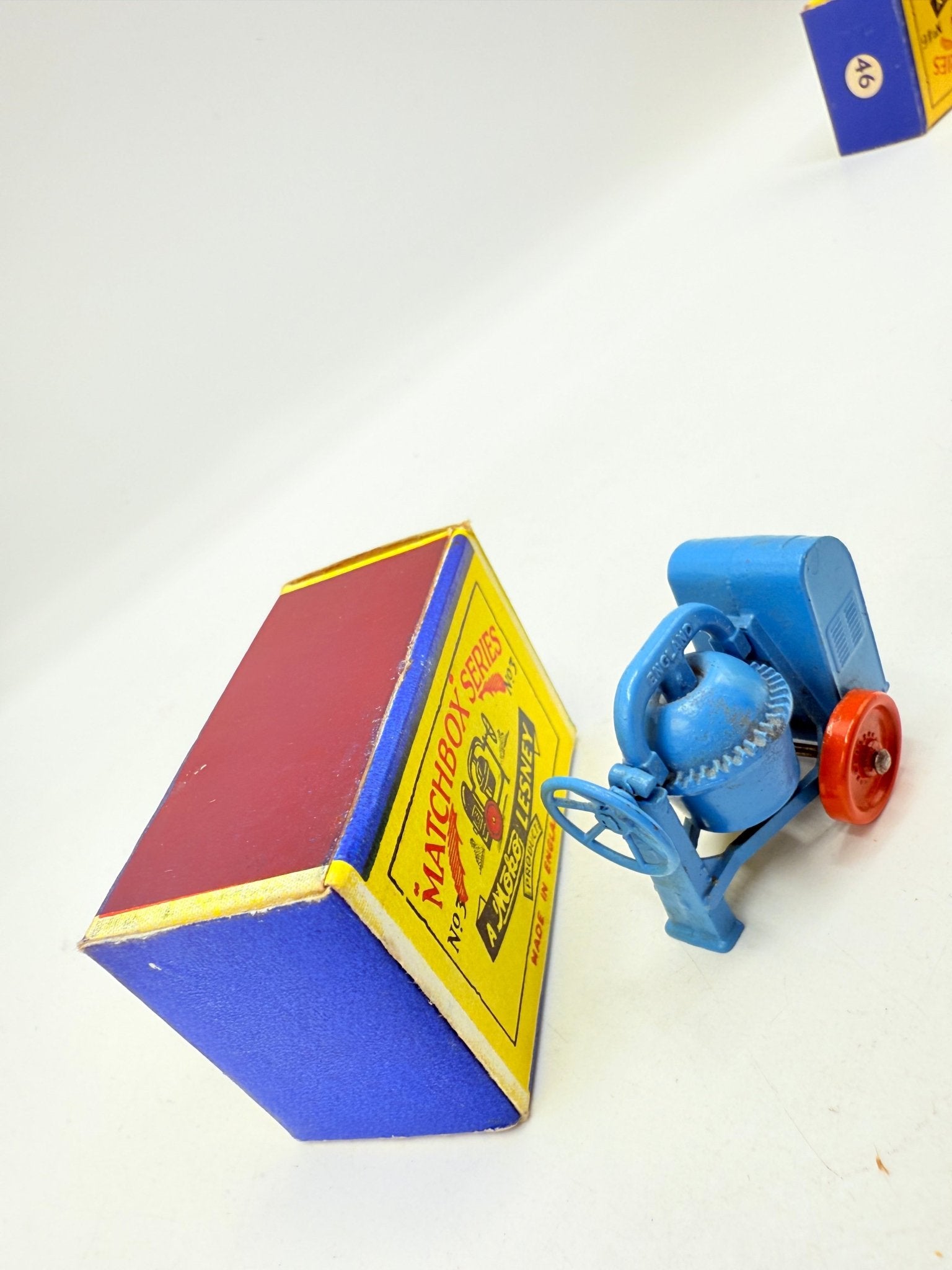 Matchbox Lesney 3a Cement Mixer with Early Script Box - Magic Matchbox