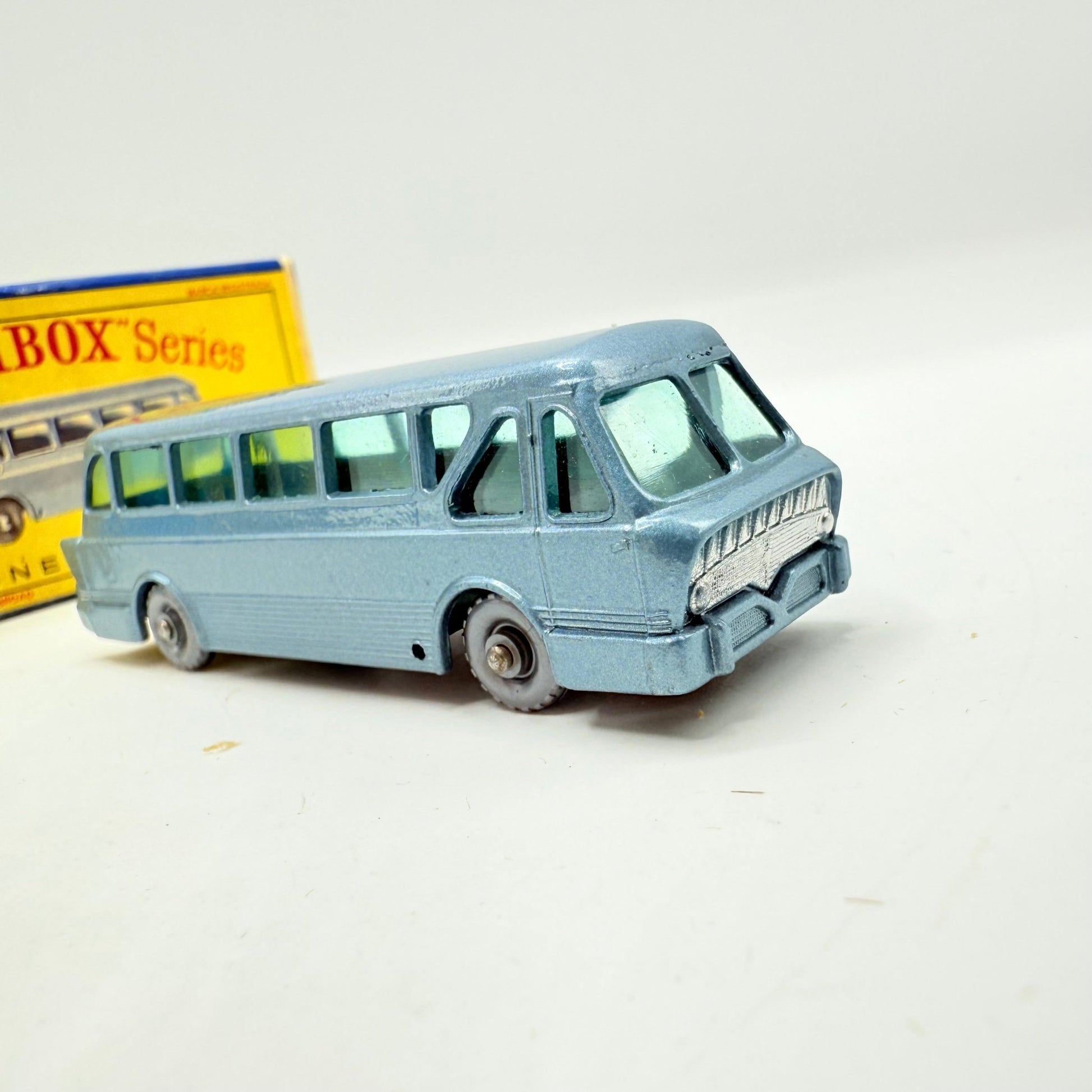 Matchbox Lesney 40b Long Distance Coach with BPW - Magic Matchbox