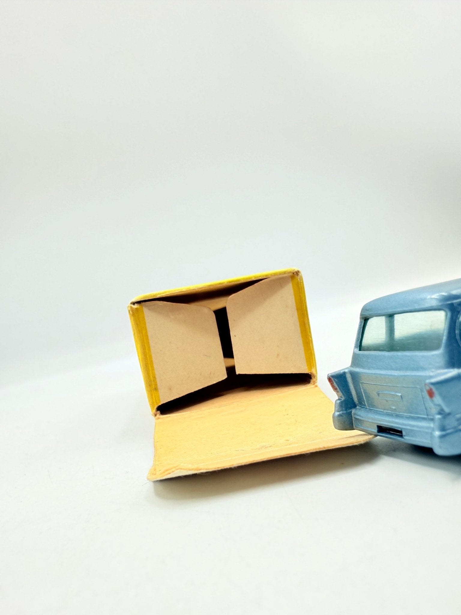 Matchbox Lesney 40b Long Distance Coach with C Box & SPW - Magic Matchbox