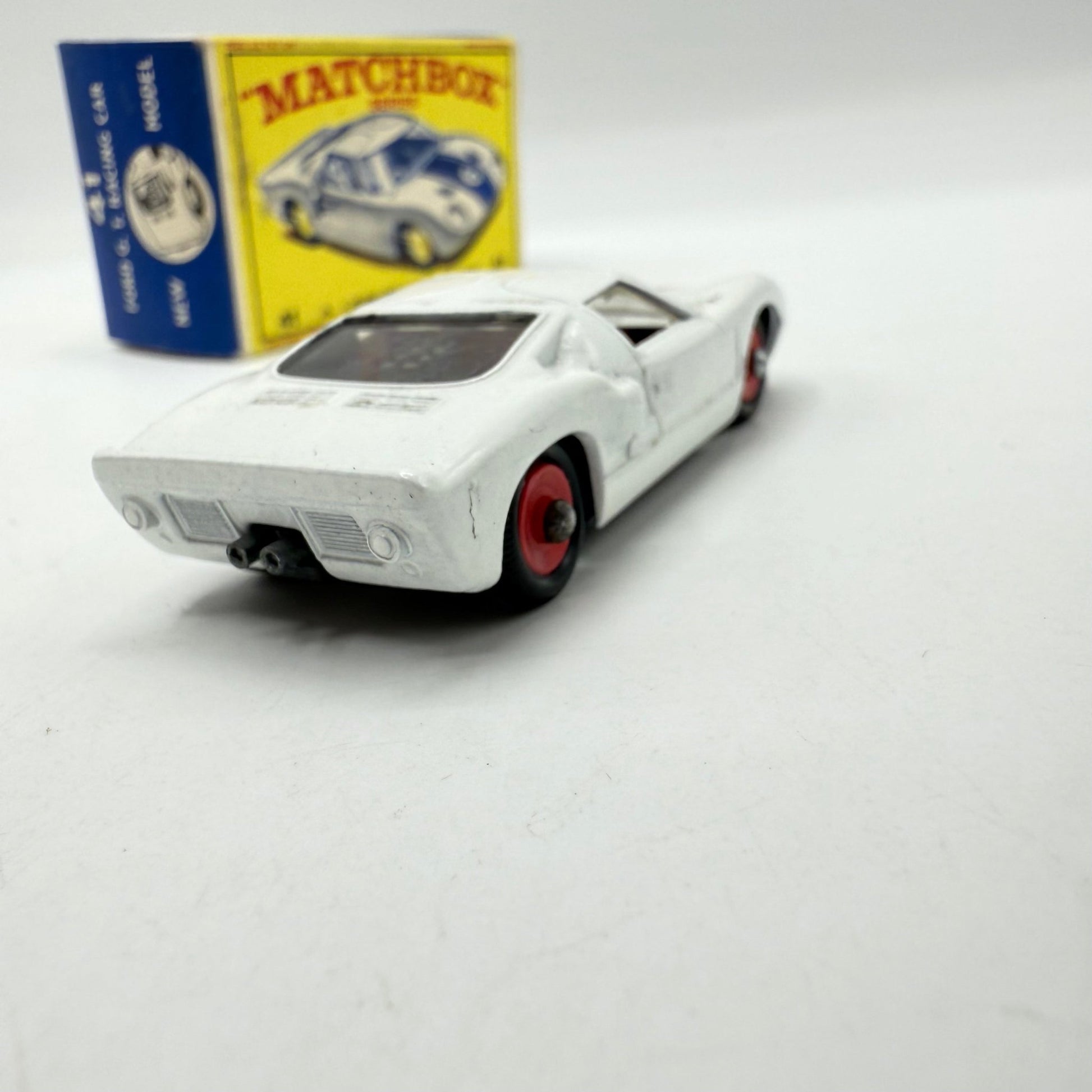 Matchbox Lesney 41c Ford GT40 RED HUBS Rare - Magic Matchbox