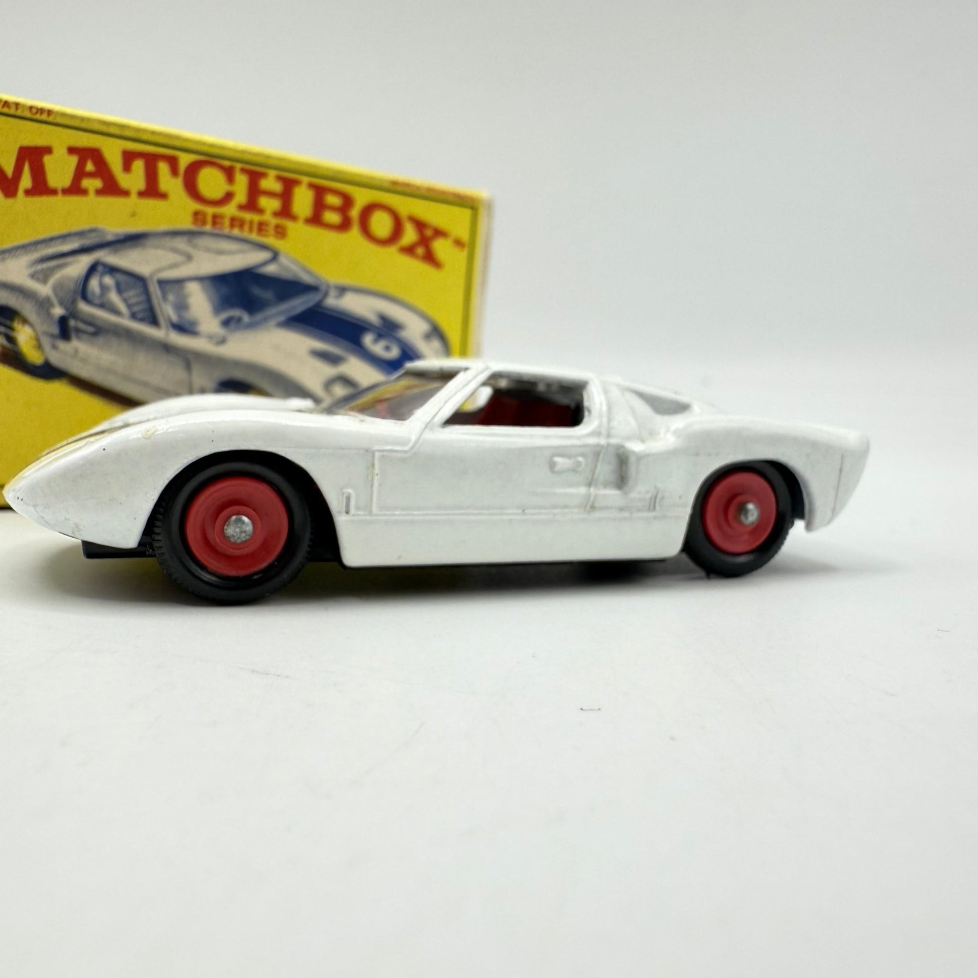 Matchbox Lesney 41c Ford GT40 RED HUBS Rare - Magic Matchbox