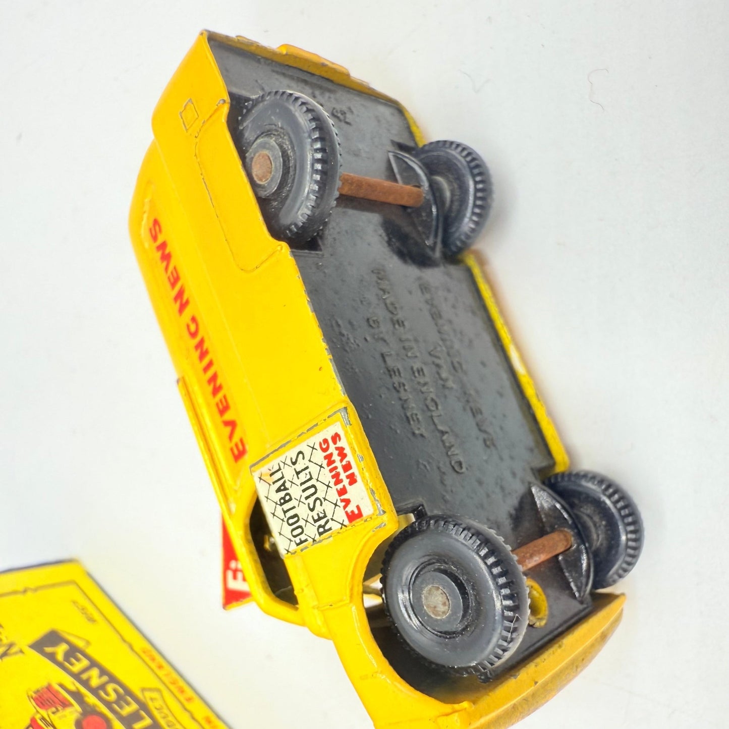 Matchbox Lesney 42a Bedford Evening News Van Fine Tread BPW - Magic Matchbox