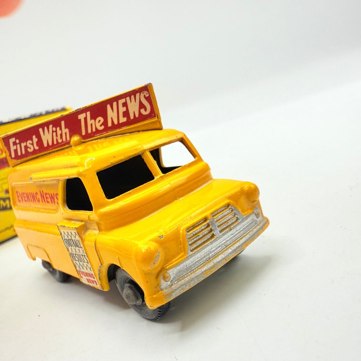 Matchbox Lesney 42a Bedford Evening News Van Fine Tread BPW - Magic Matchbox