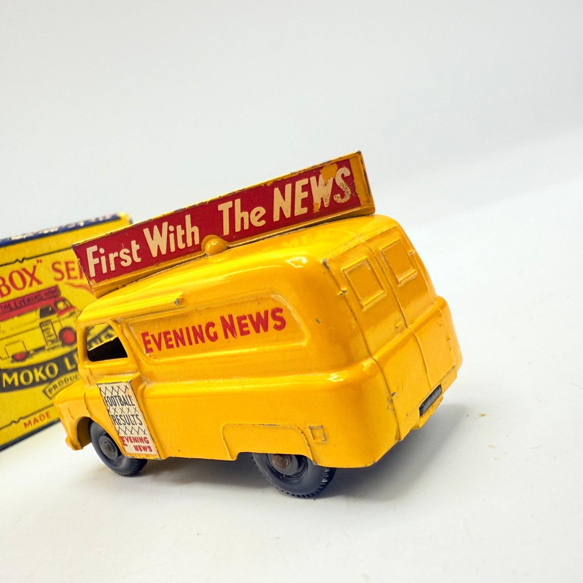 Matchbox Lesney 42a Bedford Evening News Van Fine Tread BPW - Magic Matchbox
