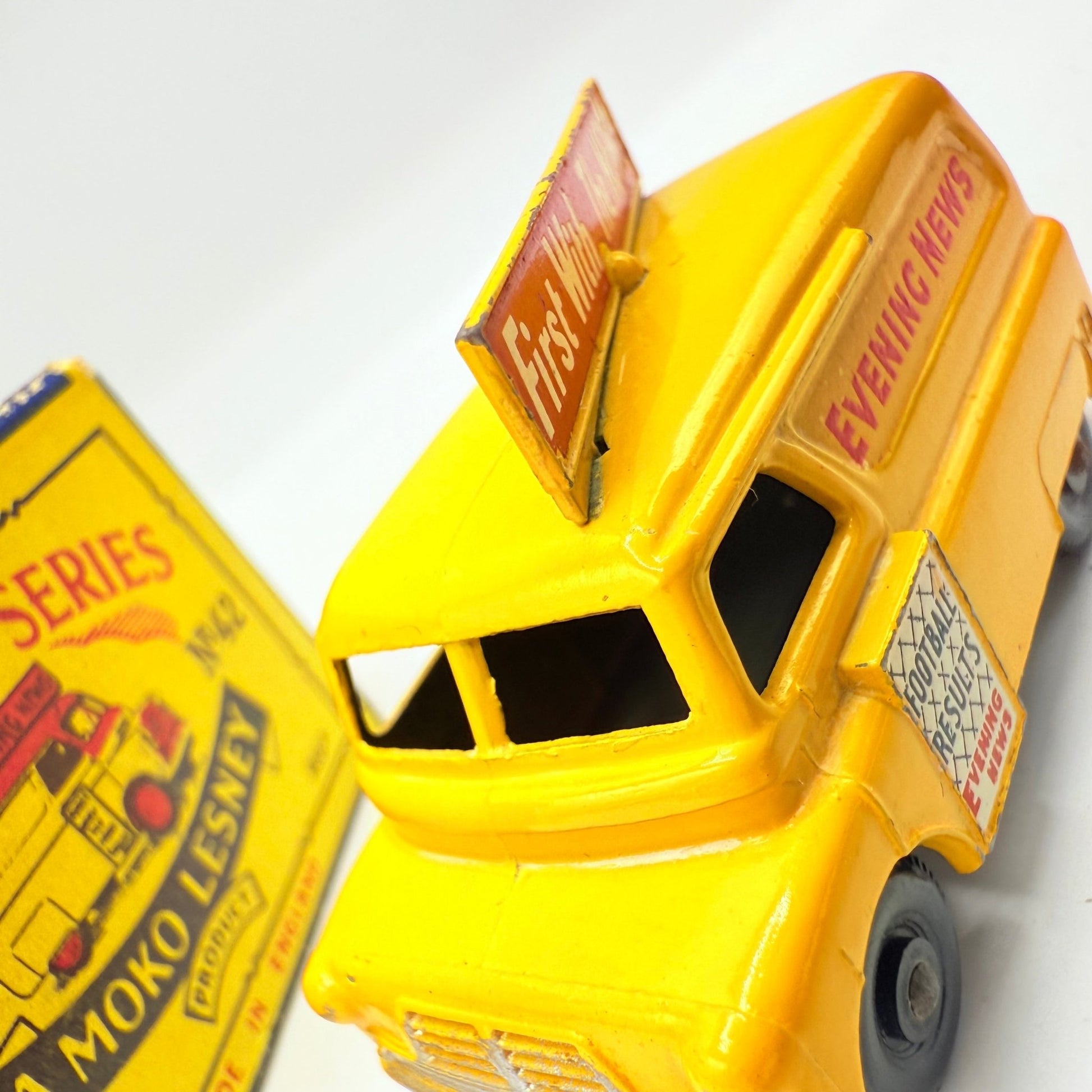 Matchbox Lesney 42a Bedford Evening News Van Fine Tread BPW - Magic Matchbox