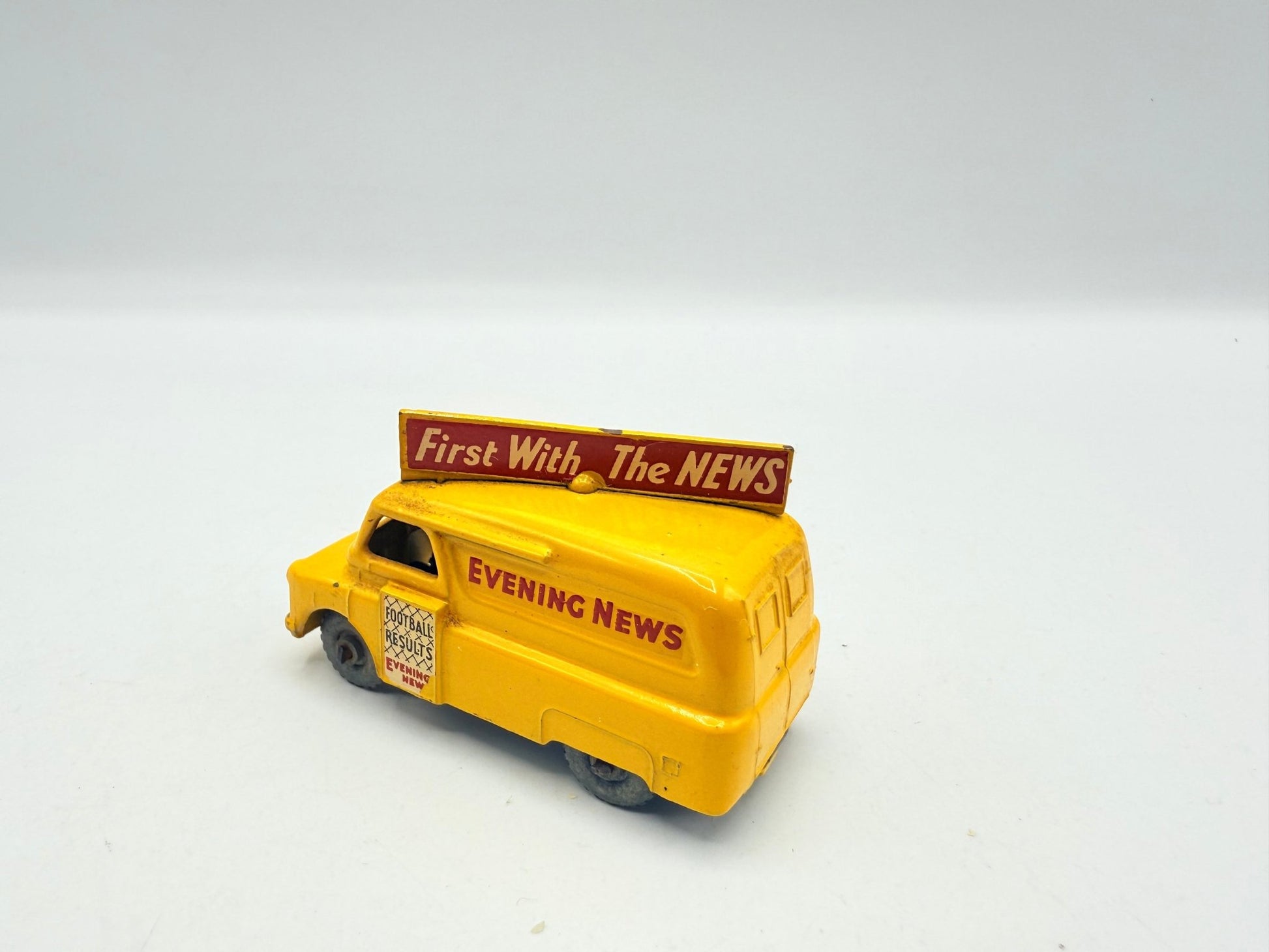 Matchbox Lesney 42a Bedford Evening News Van MW - Magic Matchbox
