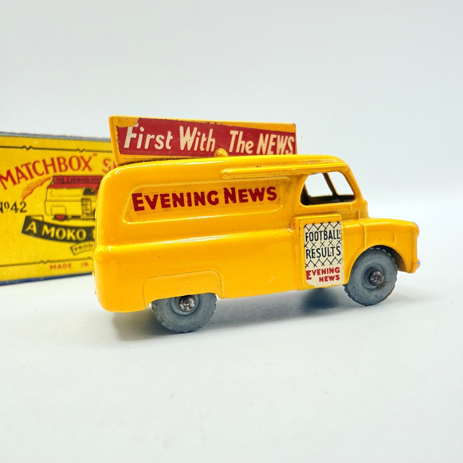 Matchbox Lesney 42a Bedford Evening News Van MW - Magic Matchbox