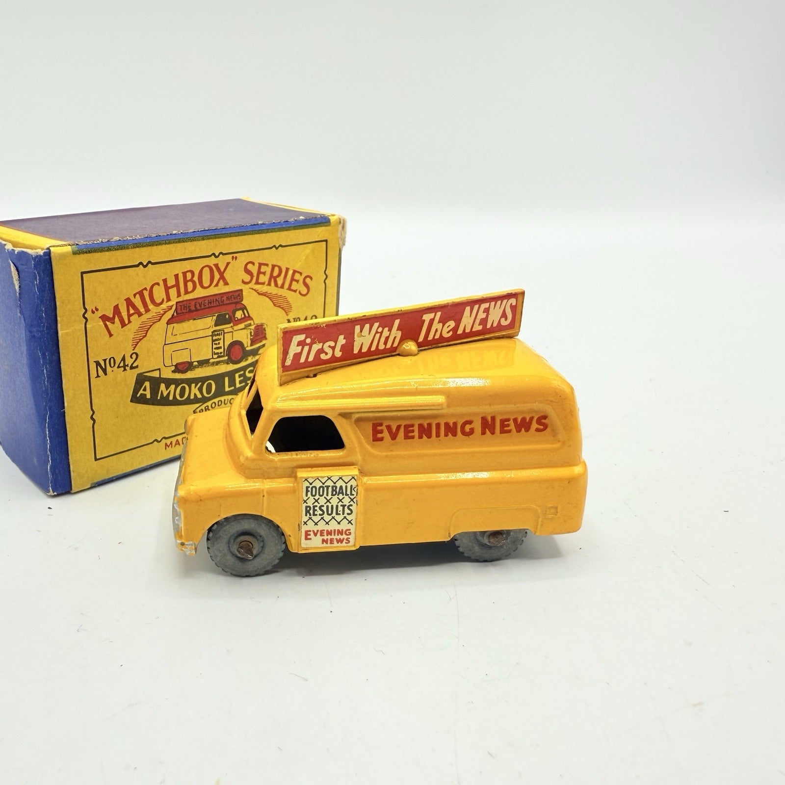 Matchbox Lesney 42a Bedford Evening News Van - MW - Original Box - Magic Matchbox