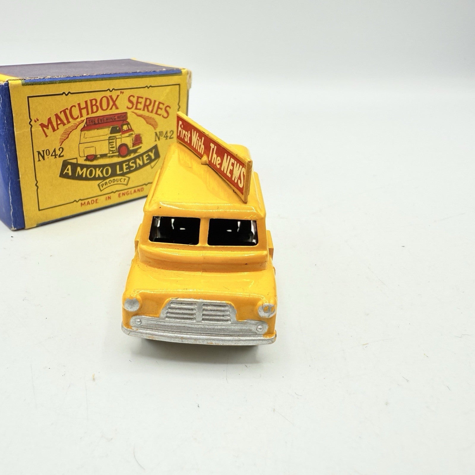 Matchbox Lesney 42a Bedford Evening News Van - MW - Original Box - Magic Matchbox