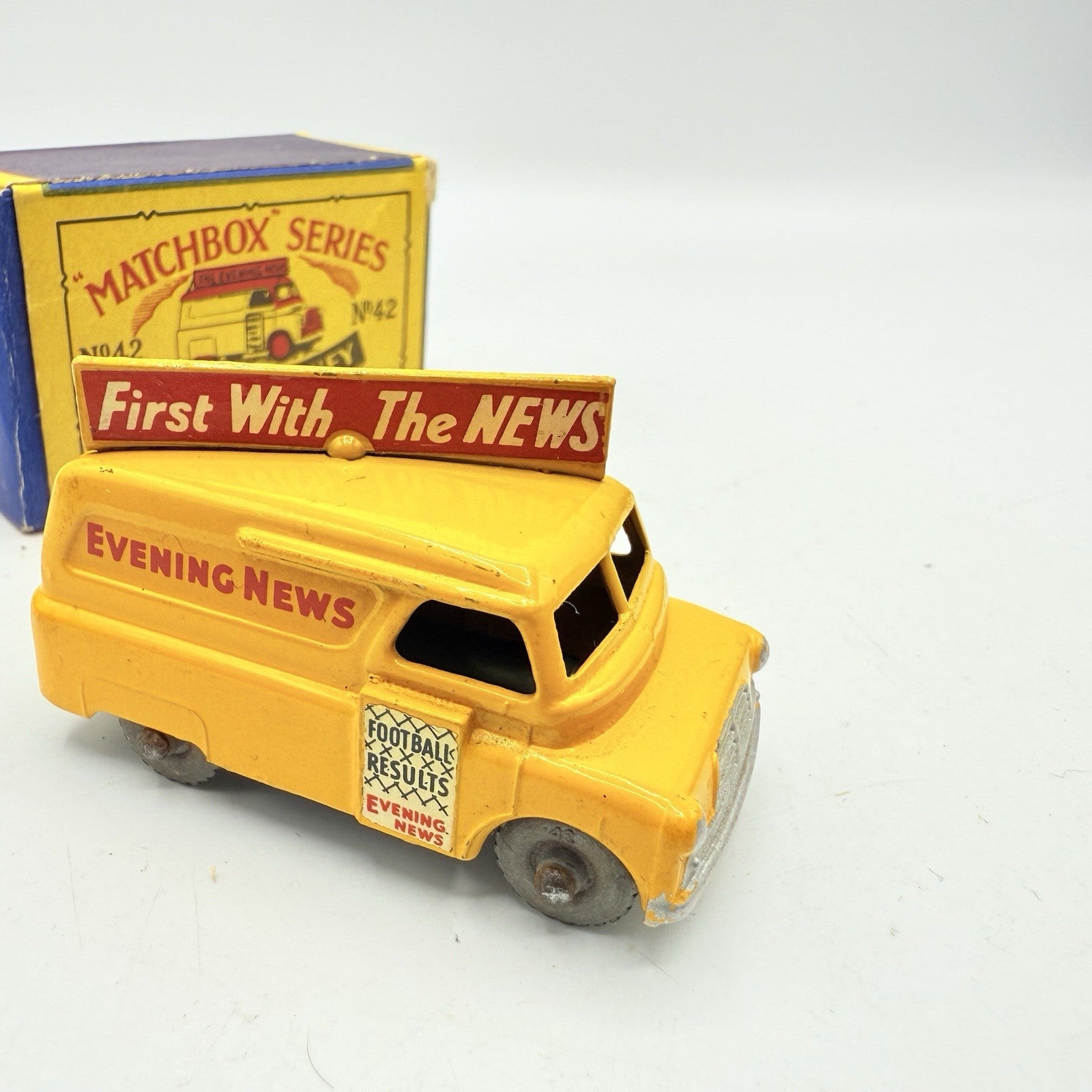 Matchbox Lesney 42a Bedford Evening News Van - MW - Original Box - Magic Matchbox