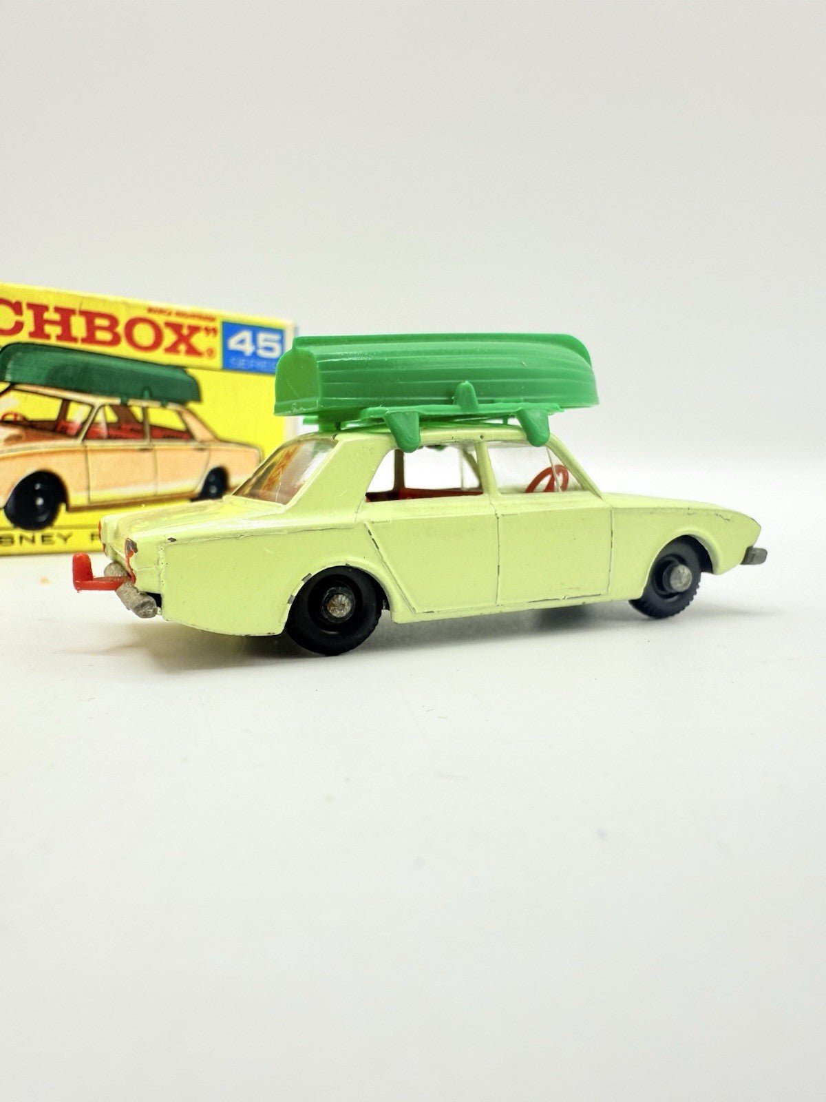 Matchbox Lesney 45b Ford Corsair & Boat - Magic Matchbox