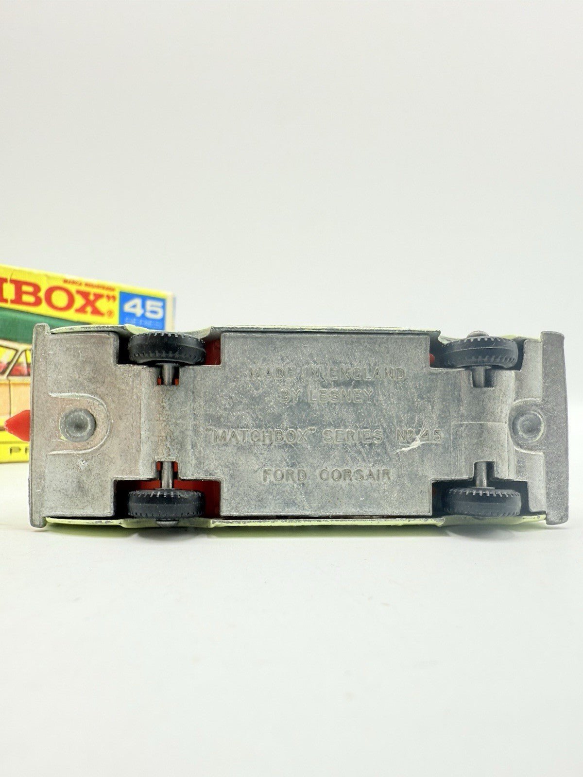 Matchbox Lesney 45b Ford Corsair & Boat - Magic Matchbox