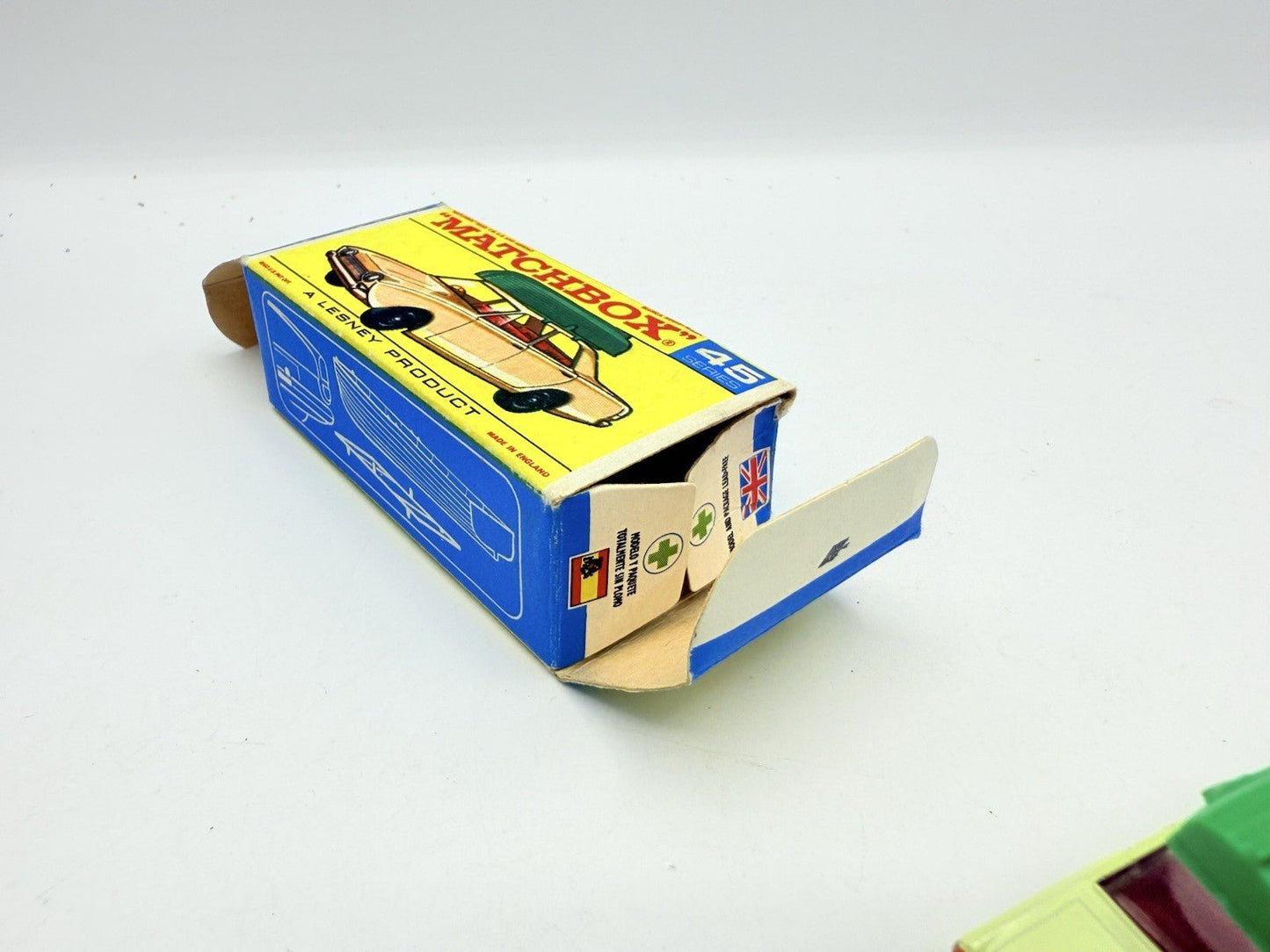 Matchbox Lesney 45b Ford Corsair & Boat - Magic Matchbox