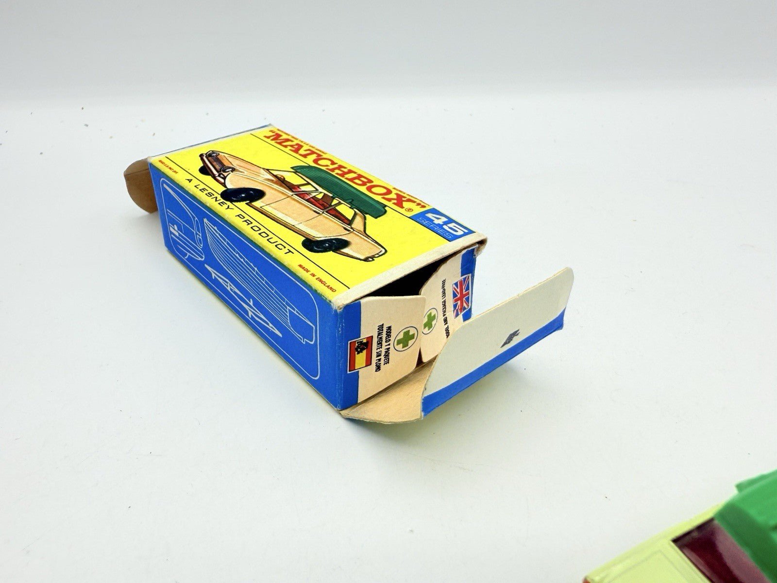 Matchbox Lesney 45b Ford Corsair & Boat - Magic Matchbox