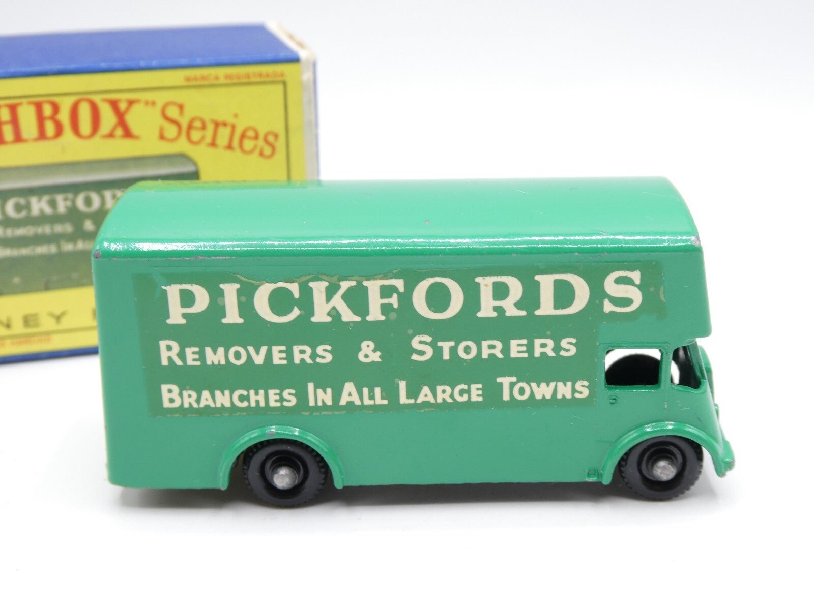 Matchbox Lesney 46b Green Pickfords Removal Truck with REAR STEP BPW - Magic Matchbox