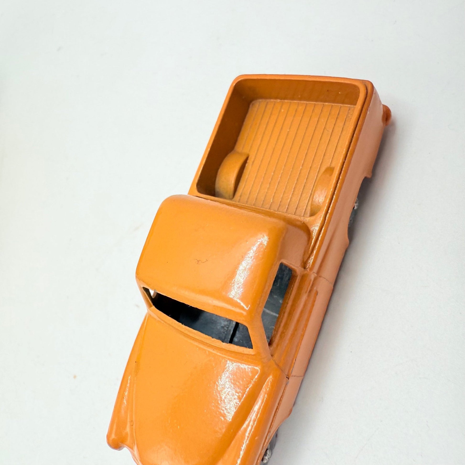Matchbox Lesney 50a Commer Pick - up Truck GPW Darker Tan - Magic Matchbox
