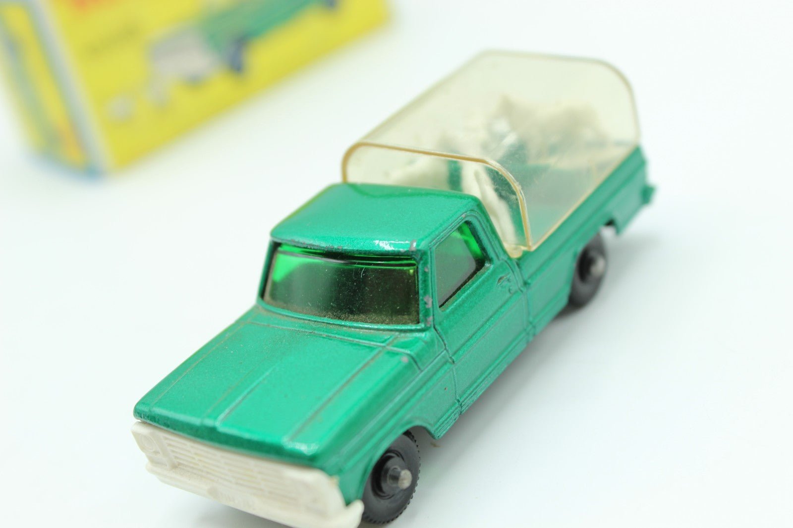 Matchbox Lesney 50c Kennel Truck - White Grill - Magic Matchbox
