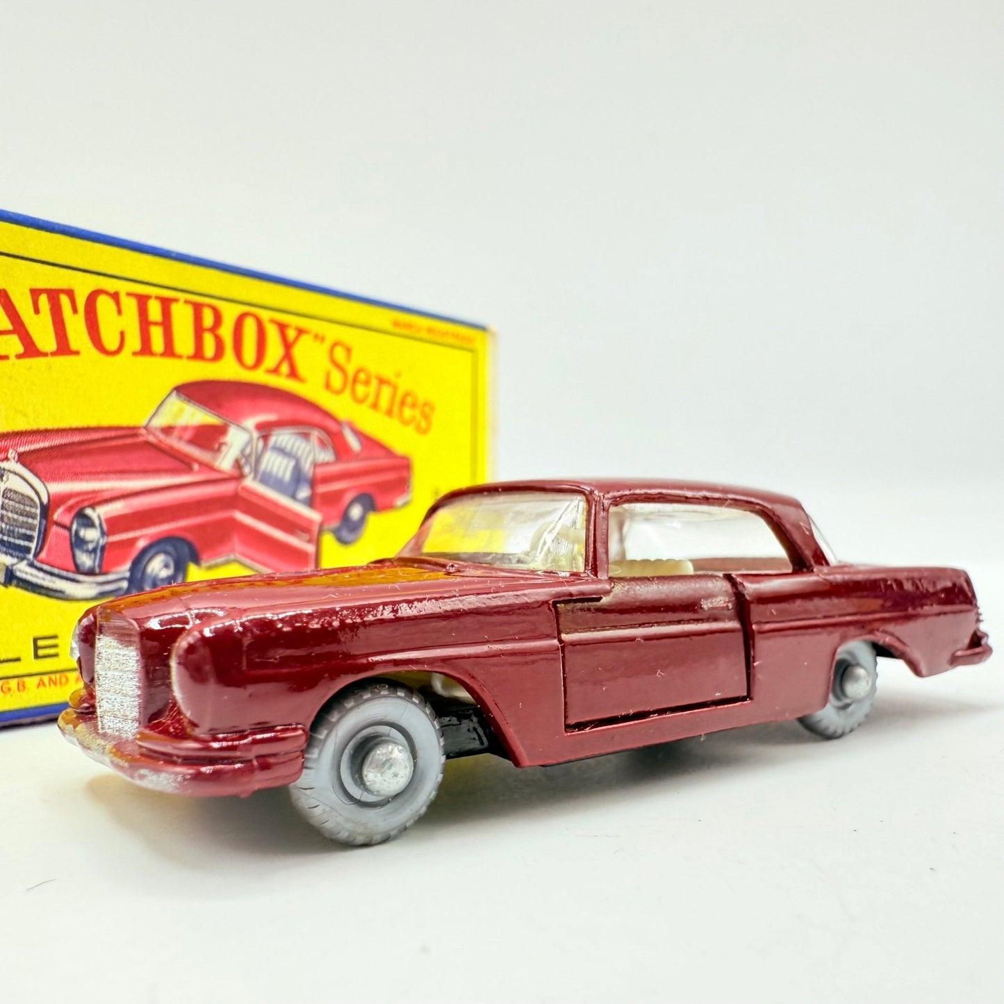 Matchbox Lesney 53b Mercedes - Benz Coupe with SPW - Magic Matchbox