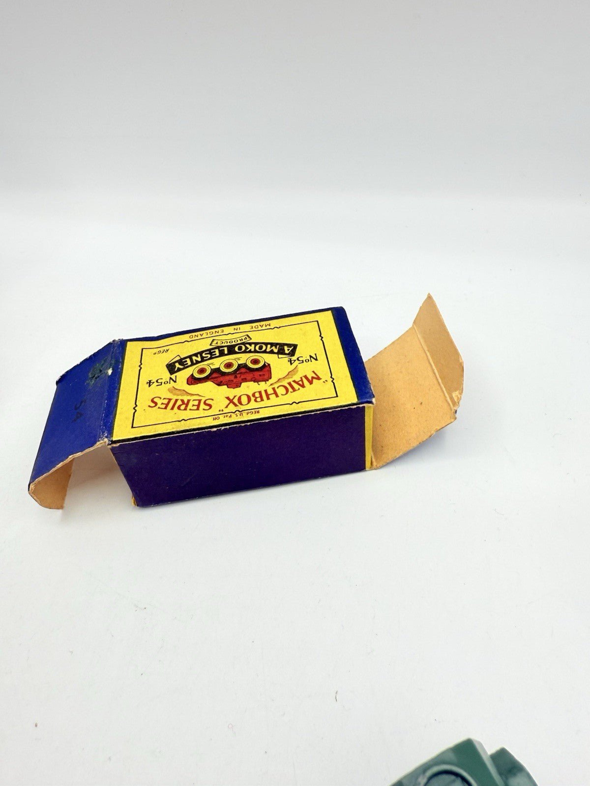 Matchbox Lesney 54a Saracen Personnel Carrier - Magic Matchbox