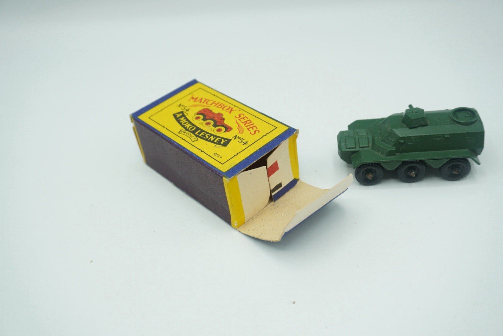 Matchbox Lesney 54a Saracen Personnel Carrier - Magic Matchbox