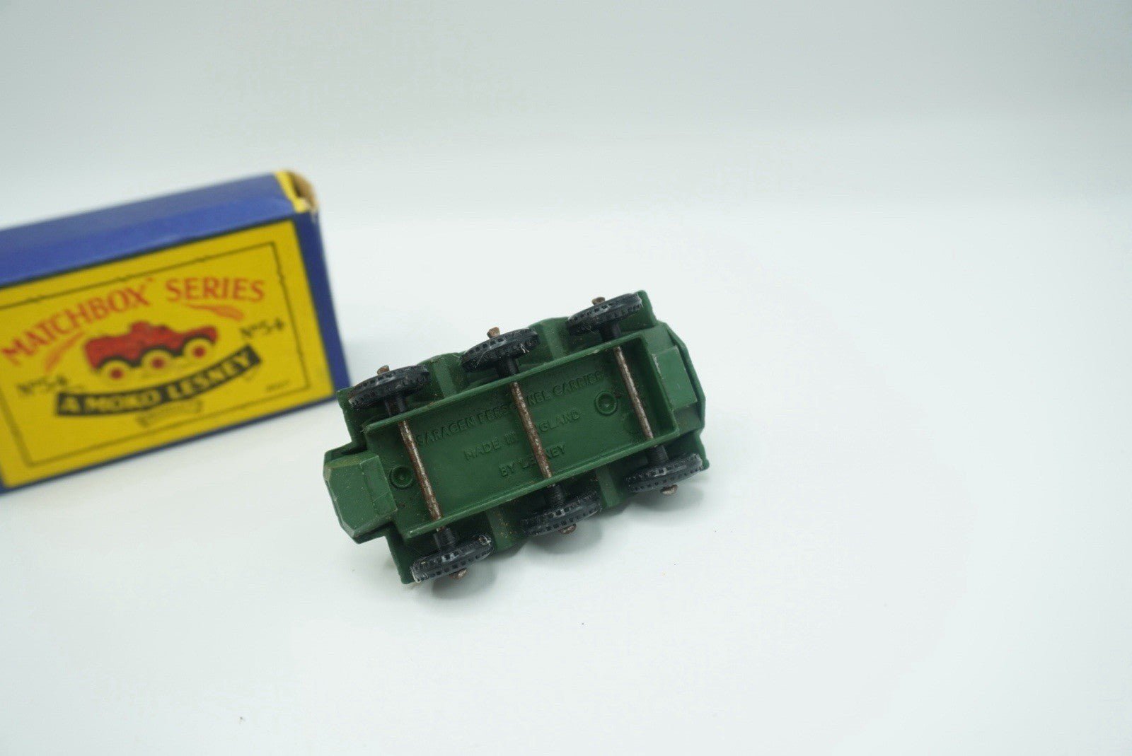Matchbox Lesney 54a Saracen Personnel Carrier - Magic Matchbox