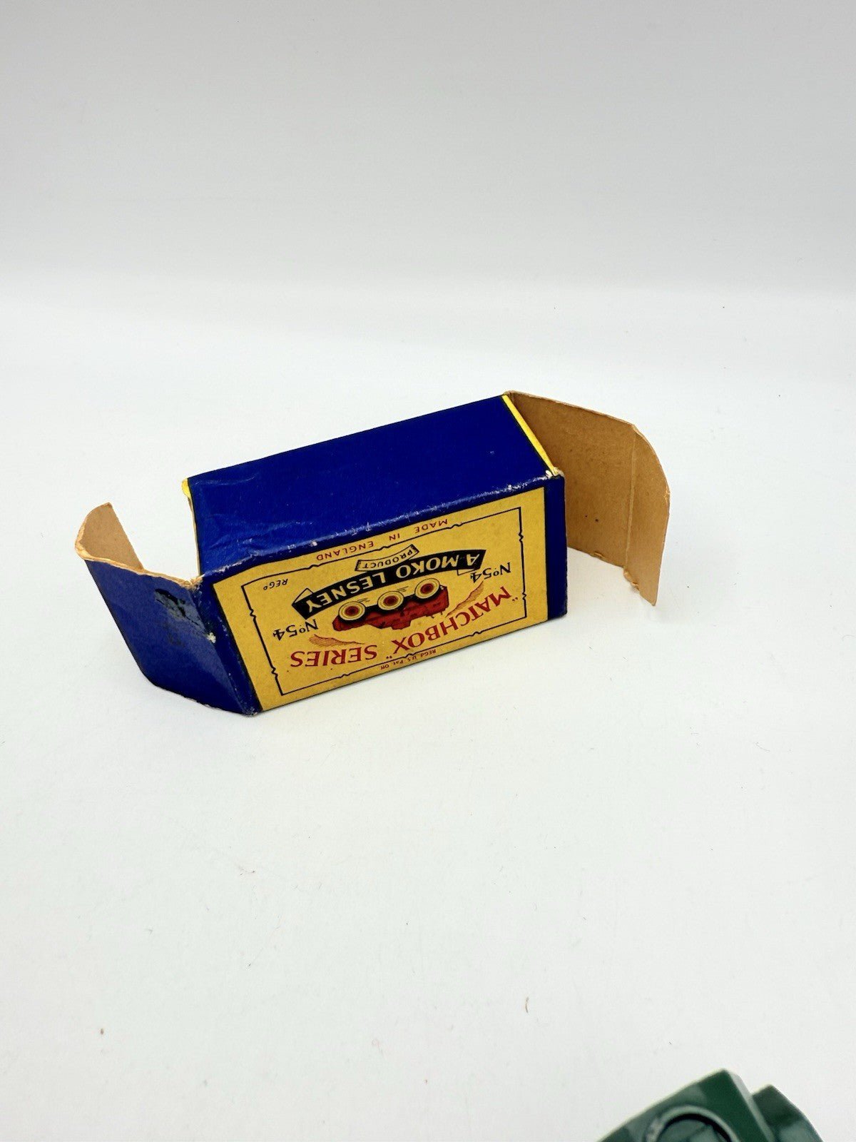 Matchbox Lesney 54a Saracen Personnel Carrier - Magic Matchbox