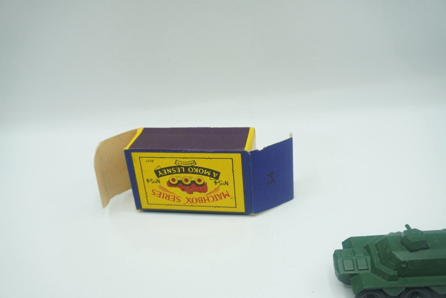 Matchbox Lesney 54a Saracen Personnel Carrier - Magic Matchbox