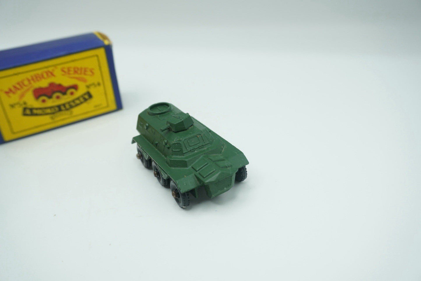 Matchbox Lesney 54a Saracen Personnel Carrier - Magic Matchbox