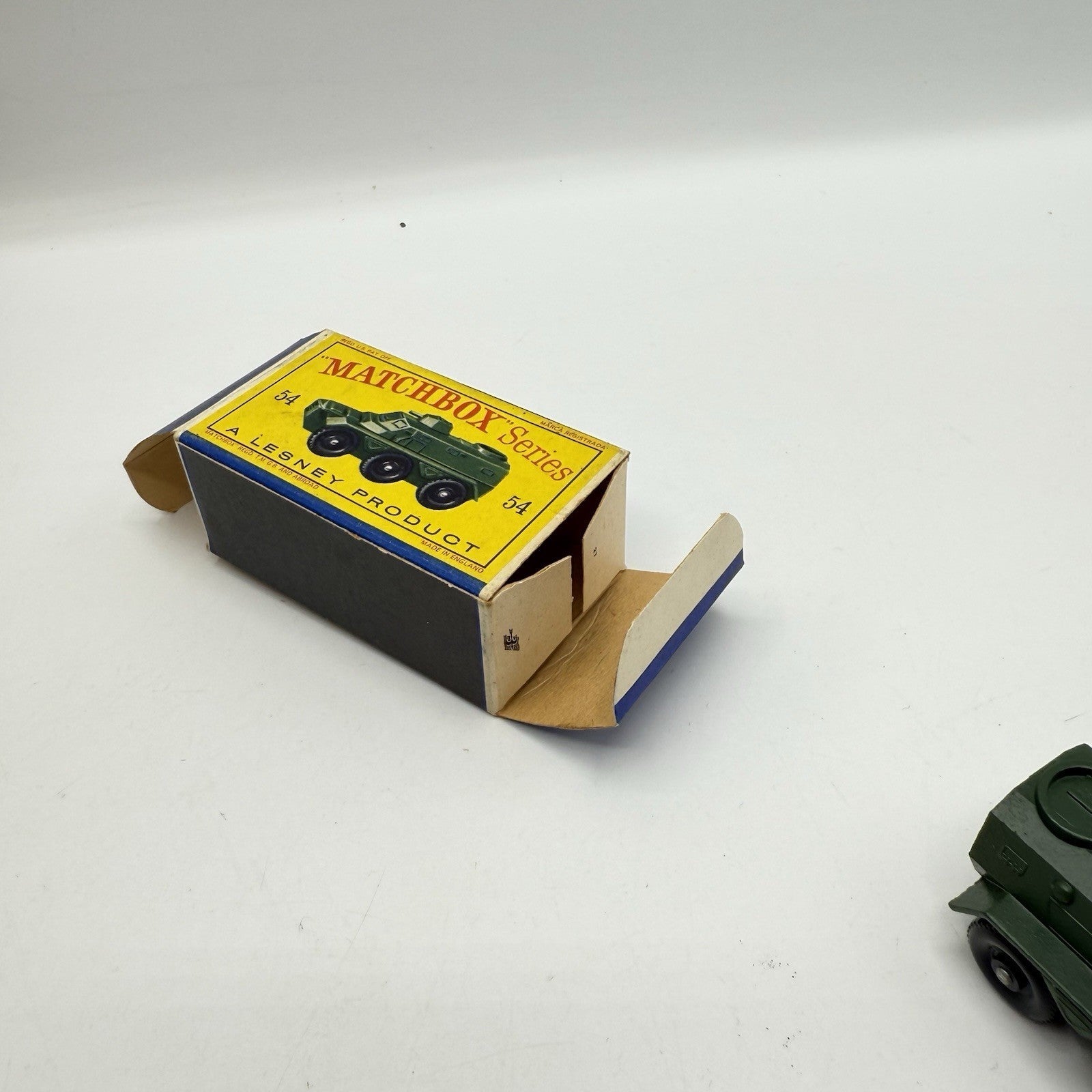 MATCHBOX 　No.54 Saracen Carrier Matchbox 54a, Saracen Personnel Carrier - Free Price Guide