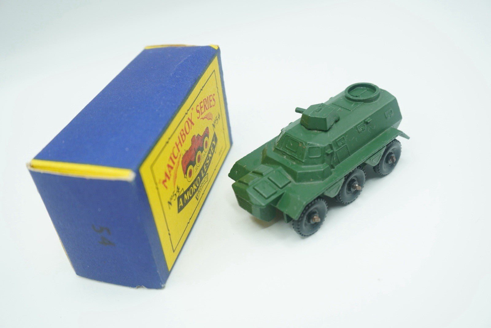 Matchbox Lesney 54a Saracen Personnel Carrier - Magic Matchbox