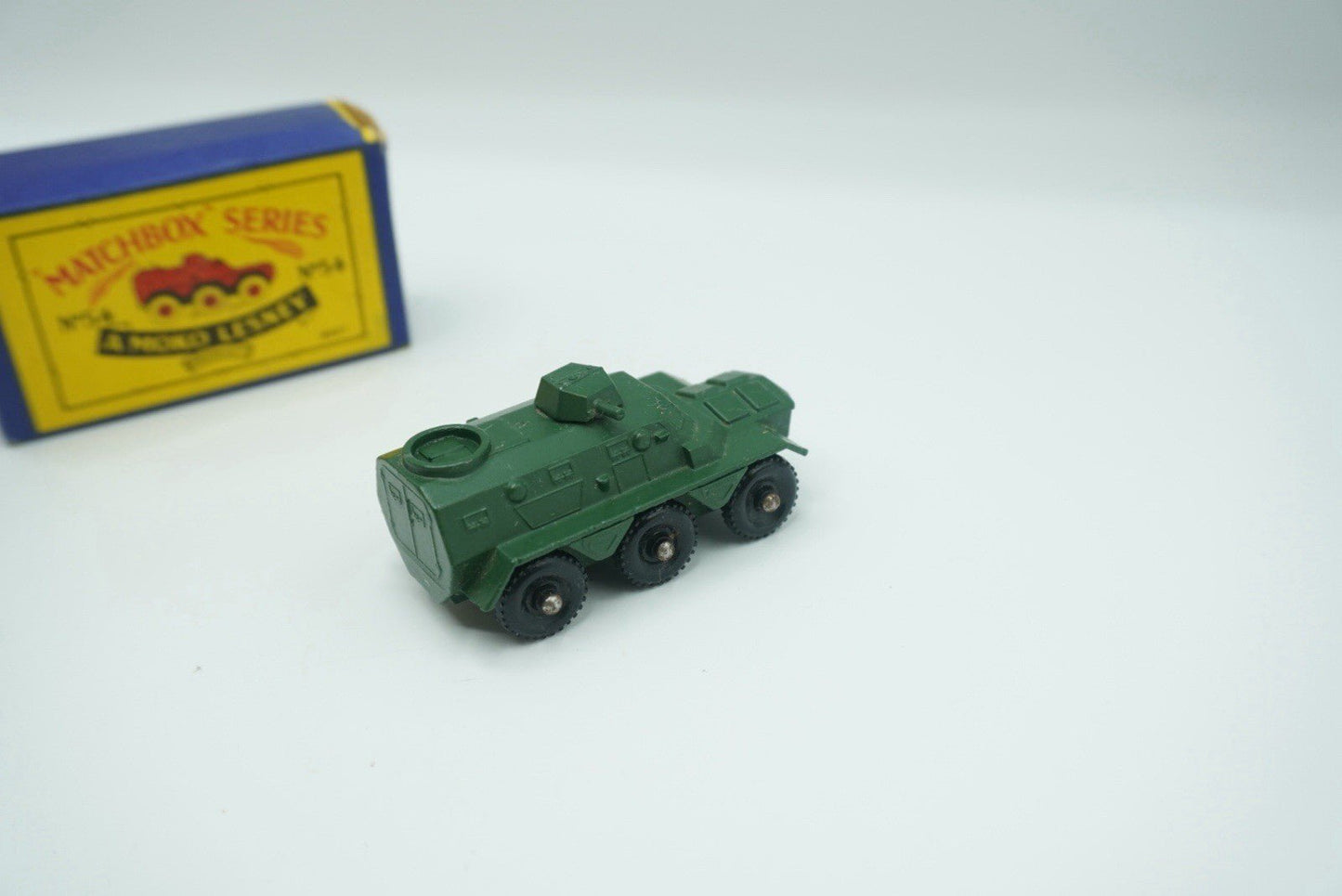 Matchbox Lesney 54a Saracen Personnel Carrier - Magic Matchbox