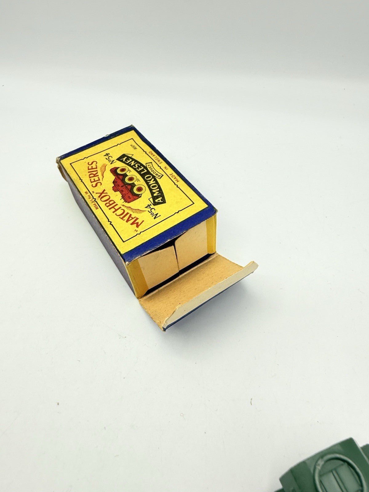 Matchbox Lesney 54a Saracen Personnel Carrier - Magic Matchbox