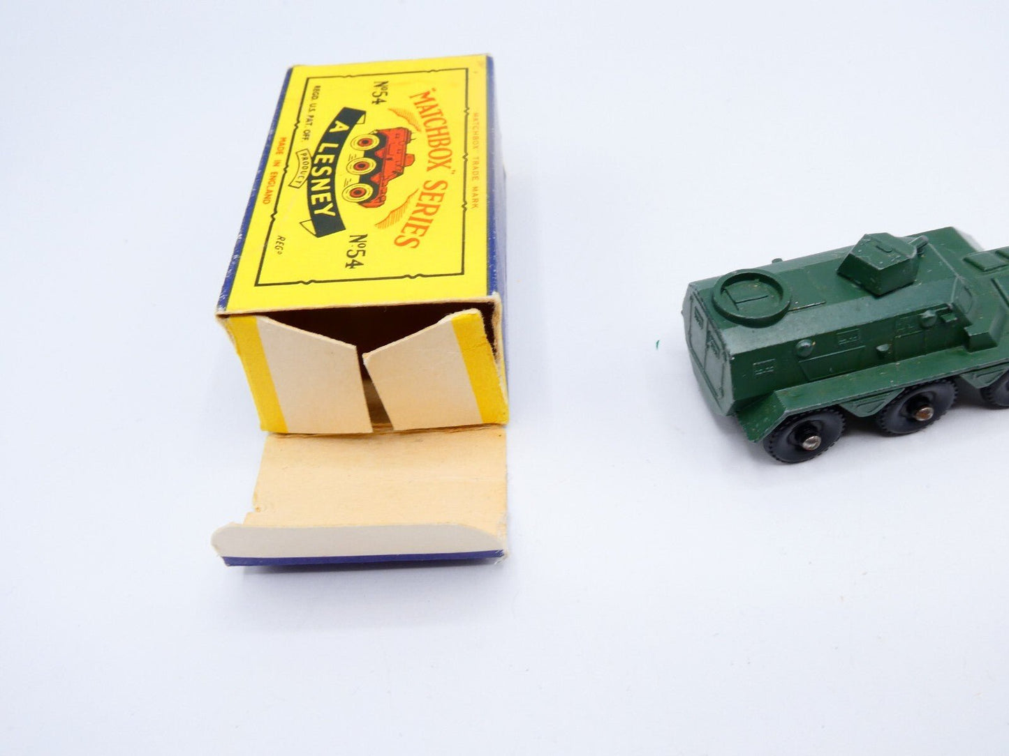 Matchbox Lesney 54a Saracen Personnel Carrier BPW - Magic Matchbox
