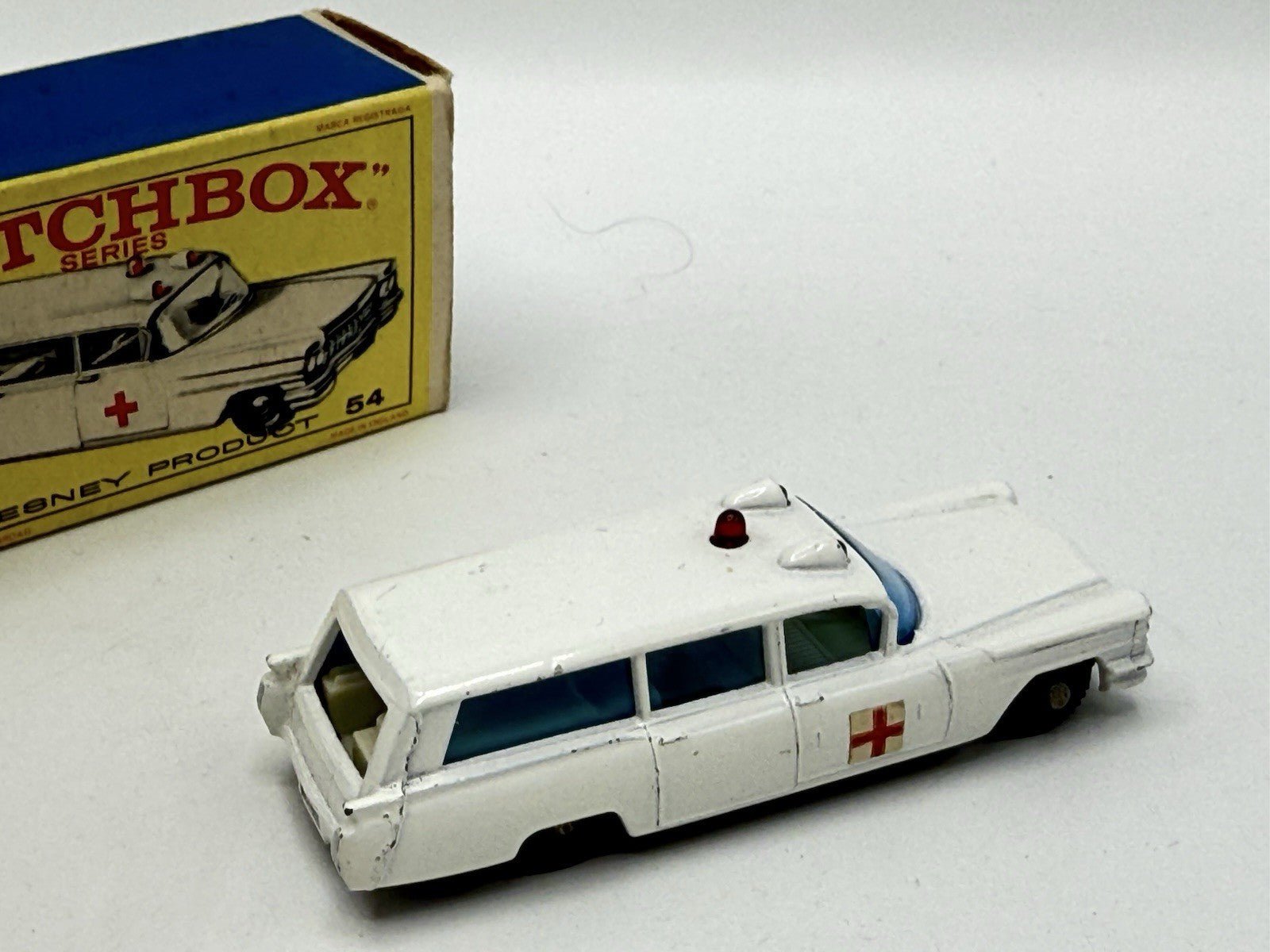 Matchbox Lesney 54b Cadillac Ambulance - Magic Matchbox