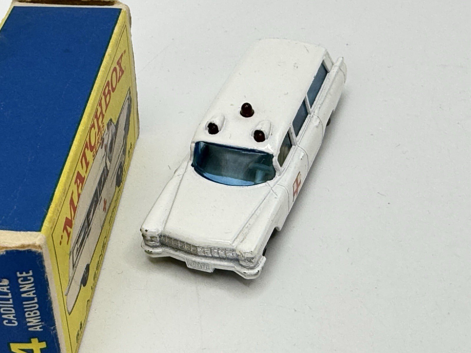 Matchbox Lesney 54b Cadillac Ambulance - Magic Matchbox