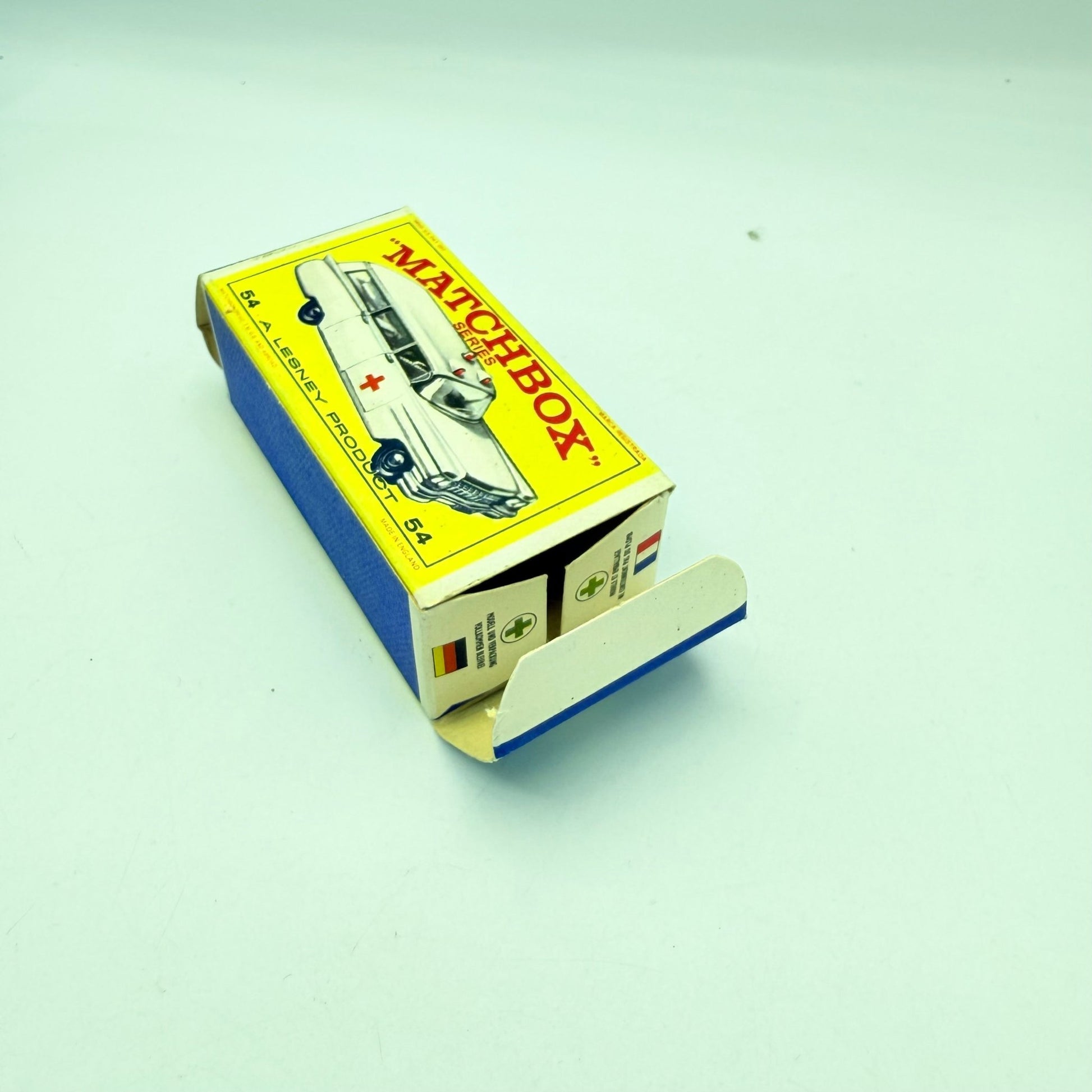 Matchbox Lesney 54b Cadillac Ambulance - Magic Matchbox