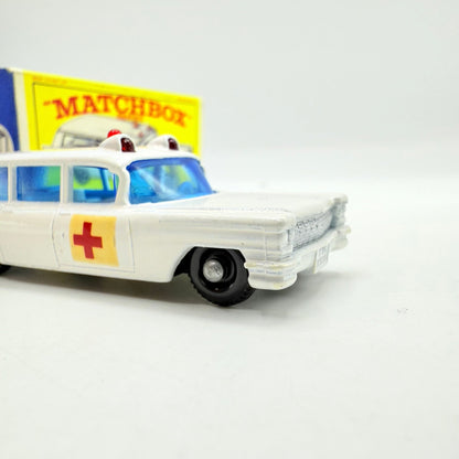 Matchbox Lesney 54b Cadillac Ambulance - Magic Matchbox