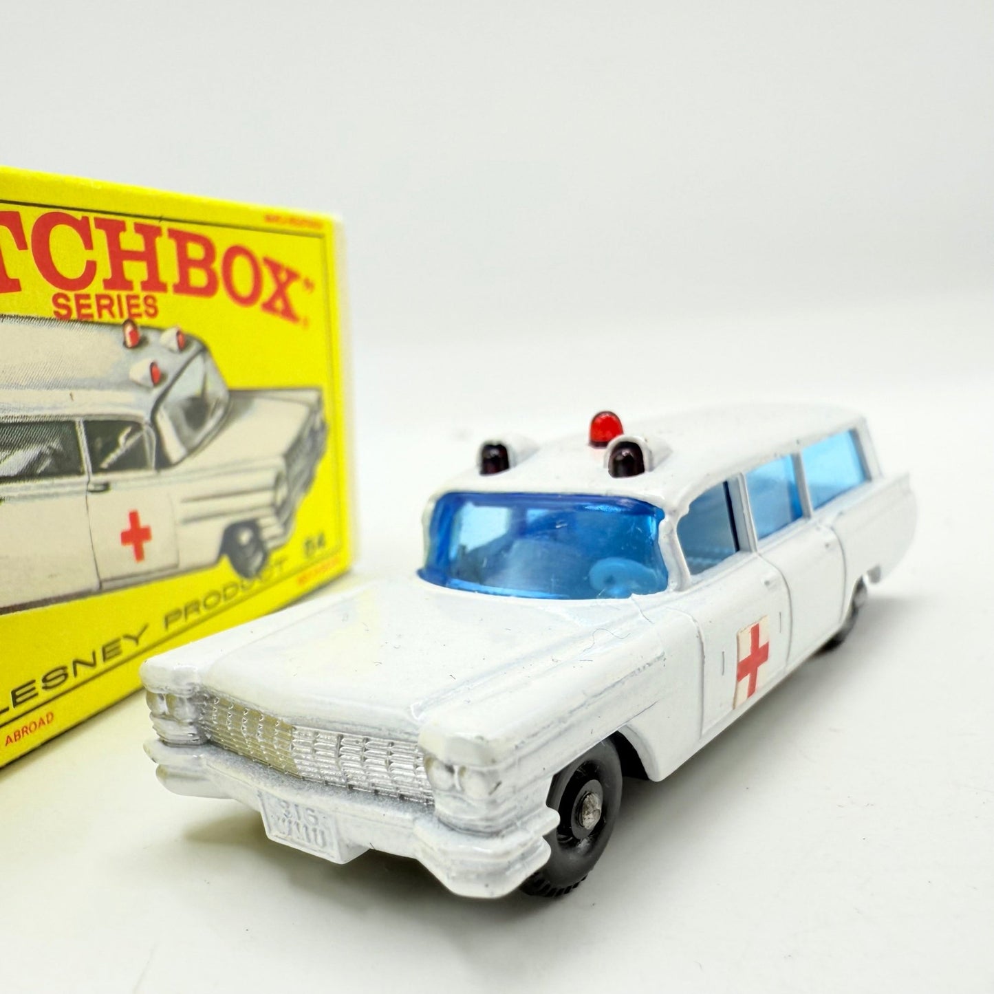 Matchbox Lesney 54b Cadillac Ambulance - Magic Matchbox