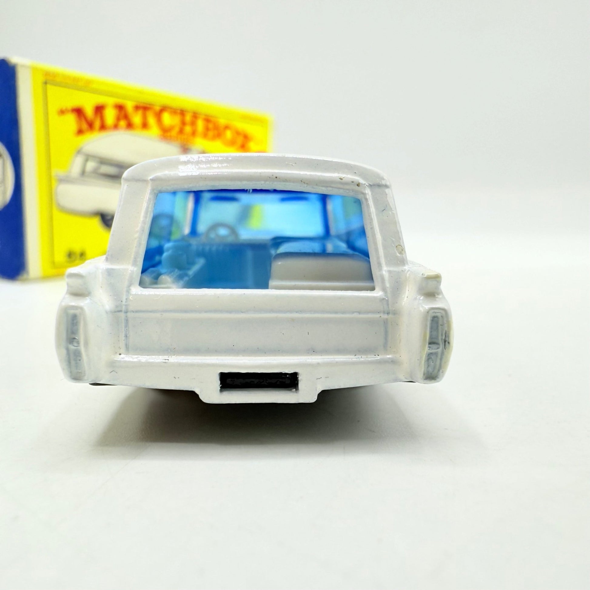 Matchbox Lesney 54b Cadillac Ambulance - Magic Matchbox