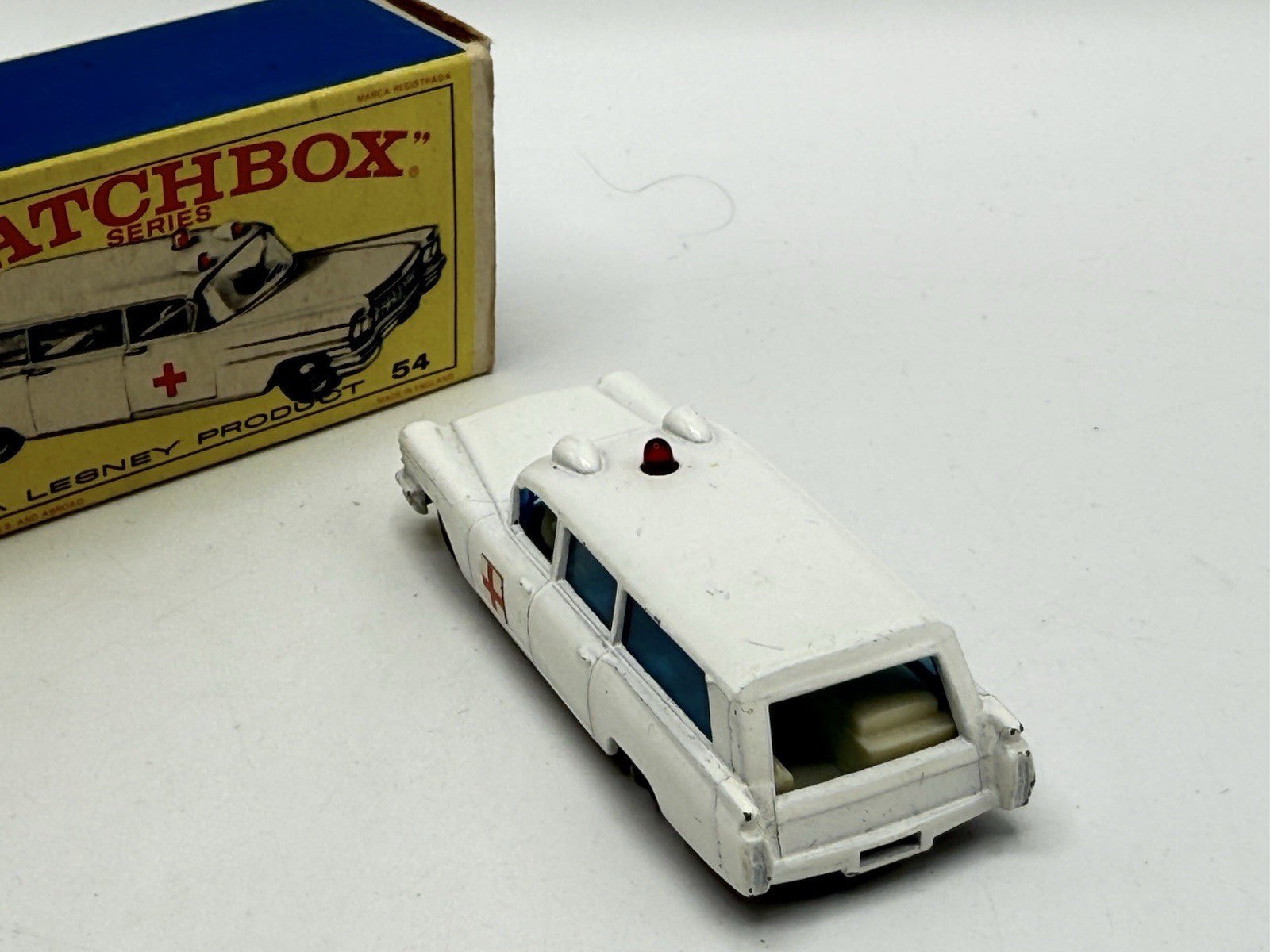 Matchbox Lesney 54b Cadillac Ambulance - Magic Matchbox