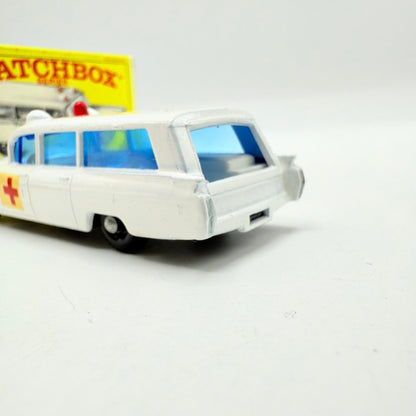 Matchbox Lesney 54b Cadillac Ambulance - Magic Matchbox
