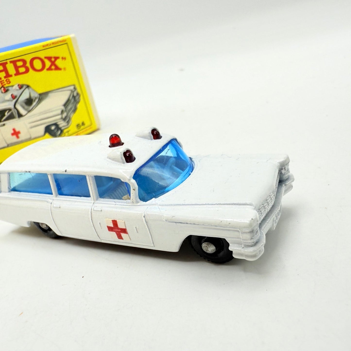 Matchbox Lesney 54b Cadillac Ambulance - Magic Matchbox
