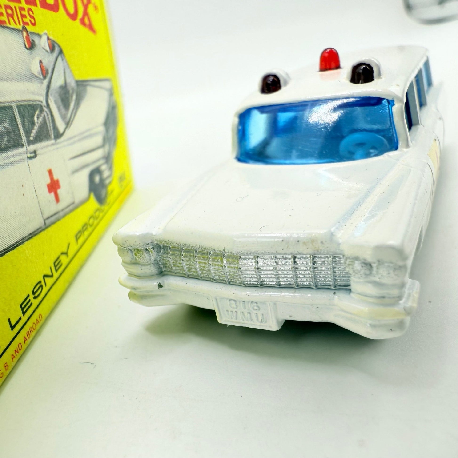 Matchbox Lesney 54b Cadillac Ambulance - Magic Matchbox