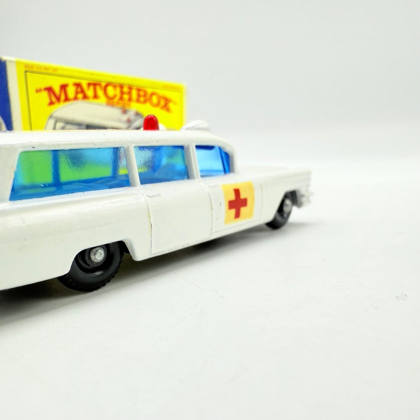 Matchbox Lesney 54b Cadillac Ambulance - Magic Matchbox